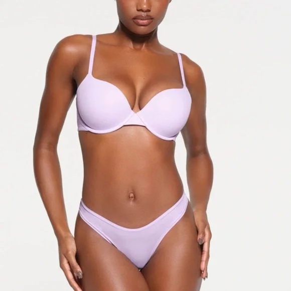 SKIMS Fits Everybody Push-up Bra in Sugar Plum - Picture 1 of 6